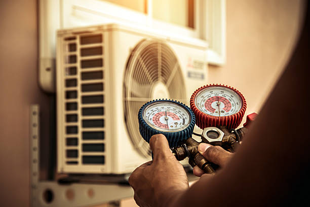 Professional Hvac Installation technician working in Bellevue, IL